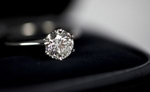 silver - Luscious diamond ring - www.myLusciousLife.com.jpg